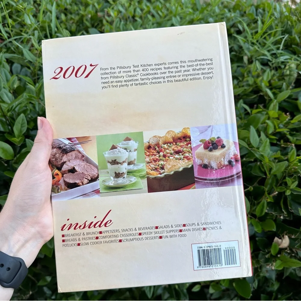 Pillsbury Annual Recipes 2007 Hardcover Cookbook ISBN 0-89821-541-2